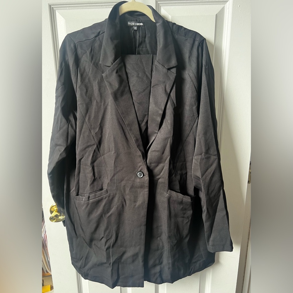Fashion nova blazer and pants size 3x
